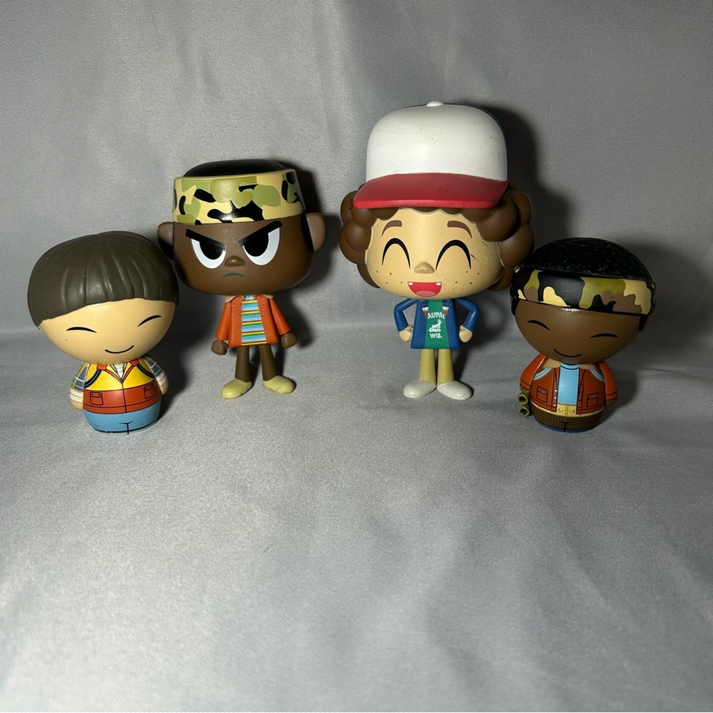 2  Funko VYNL: Stranger Things Dustin and Lucas 
2 Funko Dorbz: Lucas & Will